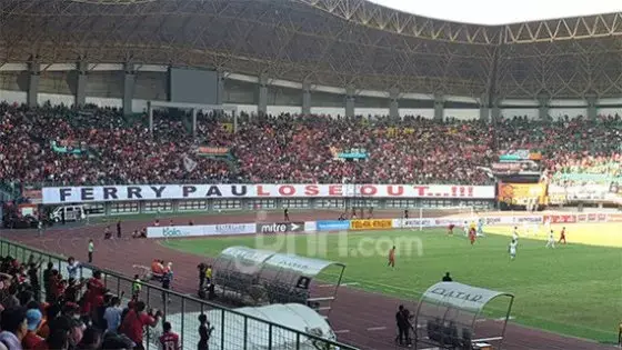 Persija Keok, Jakmania Kecewa Berat, Pajang Spanduk Ferry PauLose Out!