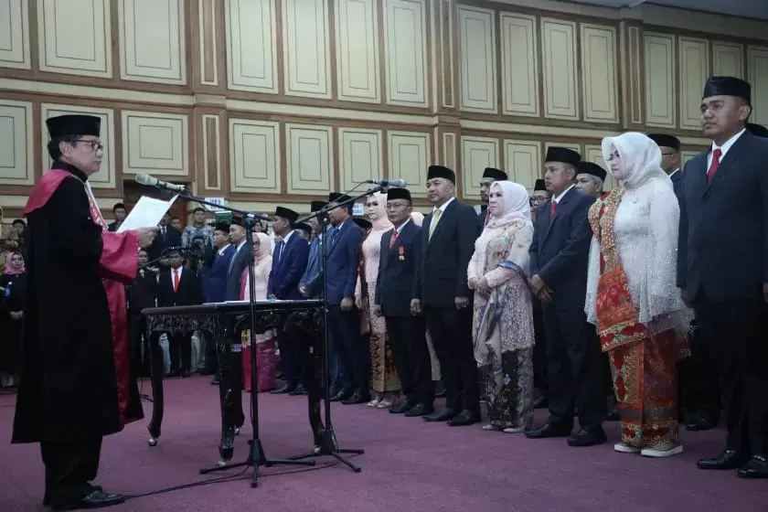 45 Anggota DPRD Provinsi Sultra Dilantik, Abdurrahman Saleh Ketua Sementara