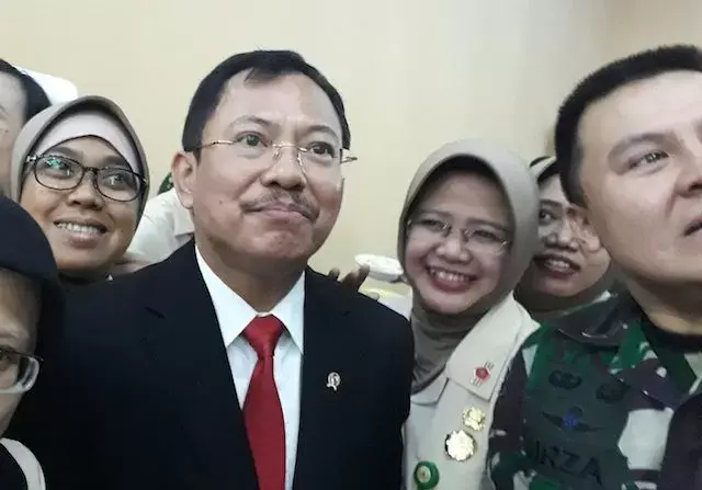 Tangis Haru Iringi Perpisahan Menkes Terawan di RSPAD