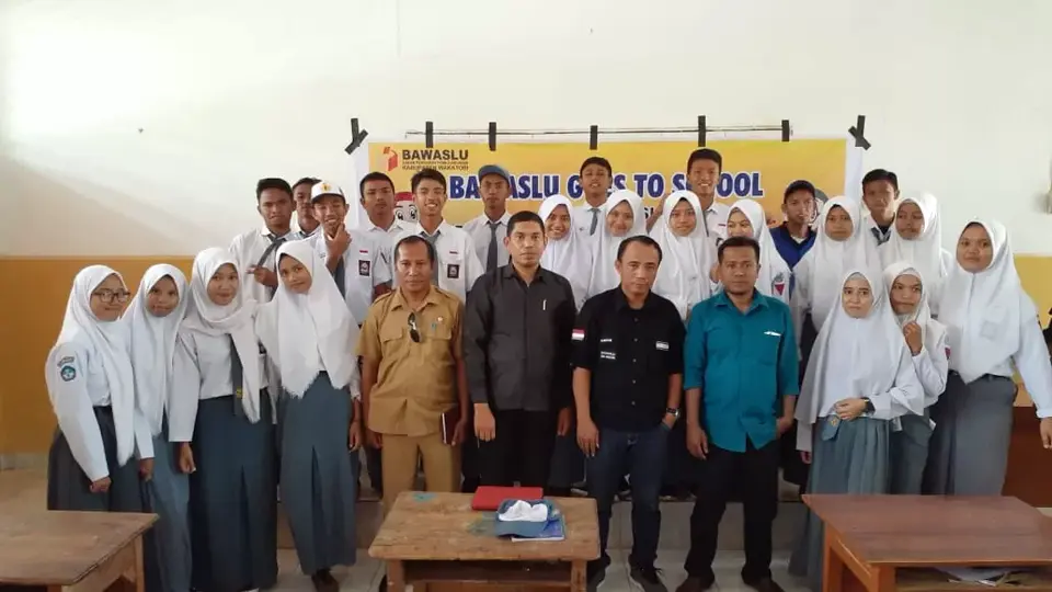 Bawaslu Wakatobi Sosialisasi di Dua Sekolah