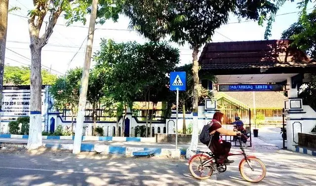 Kisah Guru yang Terancam Dibui karena Jewer Muridnya