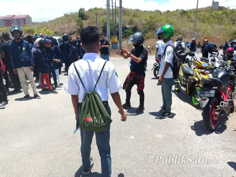 Hendak Ikut Demo, Polisi Paksa Pulang Anak STM Baubau
