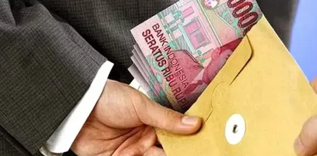 Korupsi, Sekdes Menangis Dituntut 6 Tahun 6 Bulan Penjara
