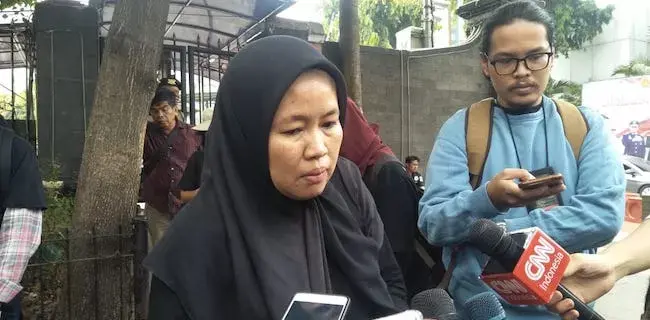Geruduk Polda, Emak-Emak Tuntut Pembebasan Para Pelajar STM