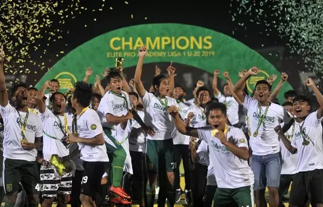 Ribuan Bonek Sambut Persebaya yang Juara Liga 1 U-20