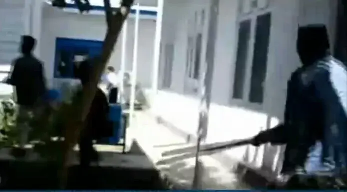 Berkas Perkara Pengrusakan Kantor Bupati Busel Masih "Mondar-Mandir"