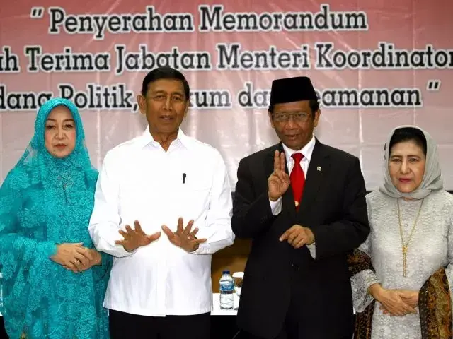 Serahkan Jabatan ke Mahfud, Wiranto Cerita Saat Ditusuk Teroris