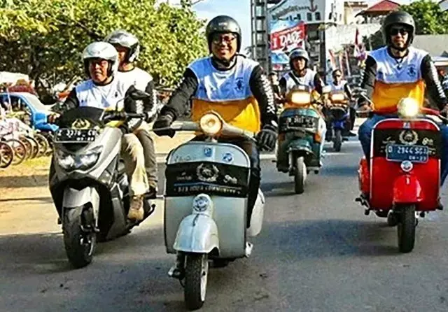 Kecintaan Agus Mulyana Pada Vespa Klasik