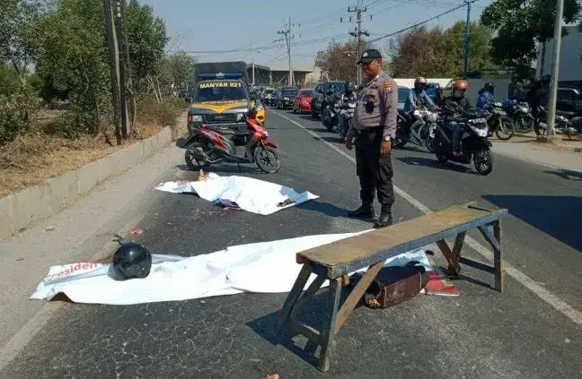 Ditabrak Dump Truk, Dua Pengendara Motor Tewas Seketika