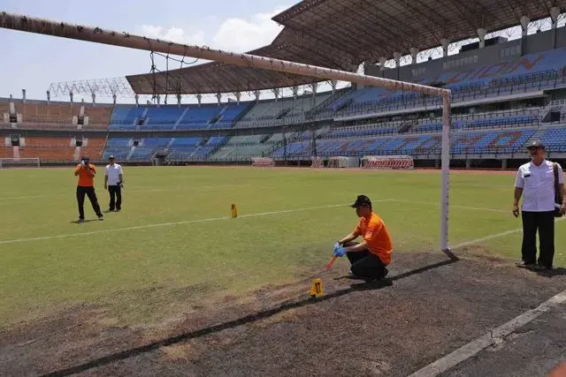 Gegara Suporter Rusuh, Persebaya versus PSM Sulit Tanding di Surabaya