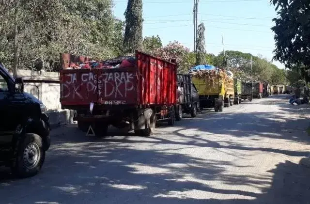 Hadang Truk Sampah Masuk, Warga Minta TPA Suwung Dipindah