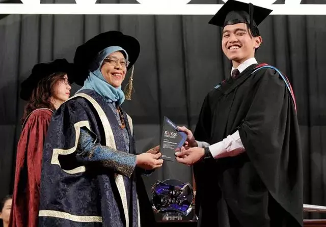 Kaesang Pangarep dapat Hadiah SGD 5 Ribu di Hari Wisuda