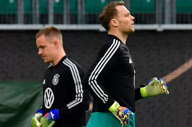 Loew Terpaksa Harus Turunkan Neuer dan Ter Stegen Bergantian