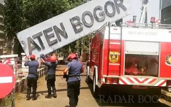 Papan Nama Kabupaten Bogor Dibongkar
