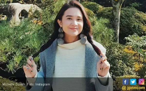 Santan Kelapa Jadi Resep Michelle Ziudith Merawat Rambut