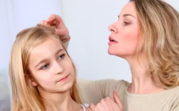 Lima Cara Mengatasi Kutu Rambut pada Anak