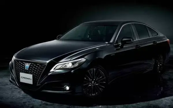 Toyota Crown Sport Style Special Edition Lebih Kuat dengan Nuansa Hitam