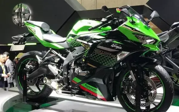 World Premier Kawasaki ZX-25R, Motor Bengis Bermesin 250cc