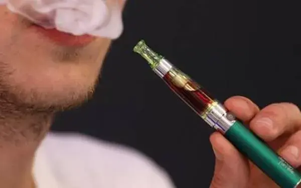 Sering Merokok Vape Bisa Bikin Flu Sulit Sembuh?