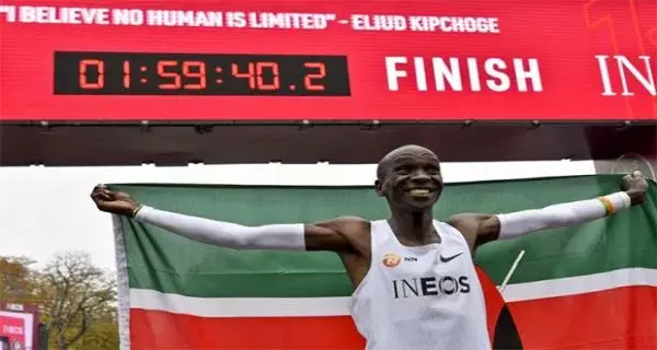 Eliud Kipchoge jadi Manusia Pertama yang Lari Maraton Kurang dari 2 Jam