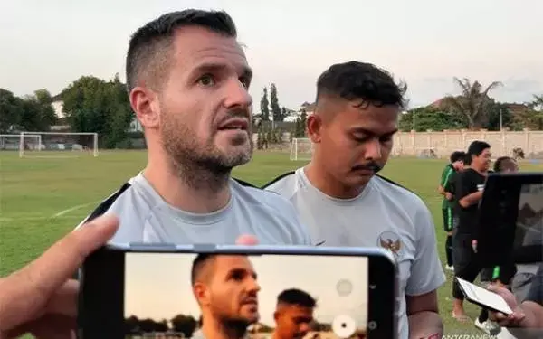 Indonesia 1-3 Vietnam, Suporter Berunjuk Rasa di Bali Minta Simon Out