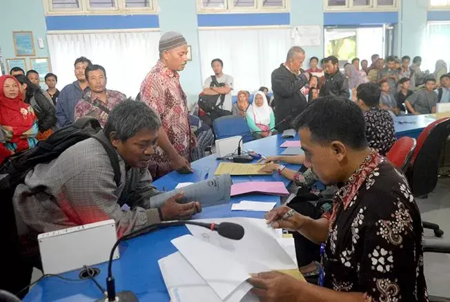 Warga Kini Bisa Urus Dokumen Kependudukan Cukup lewat Smartphone