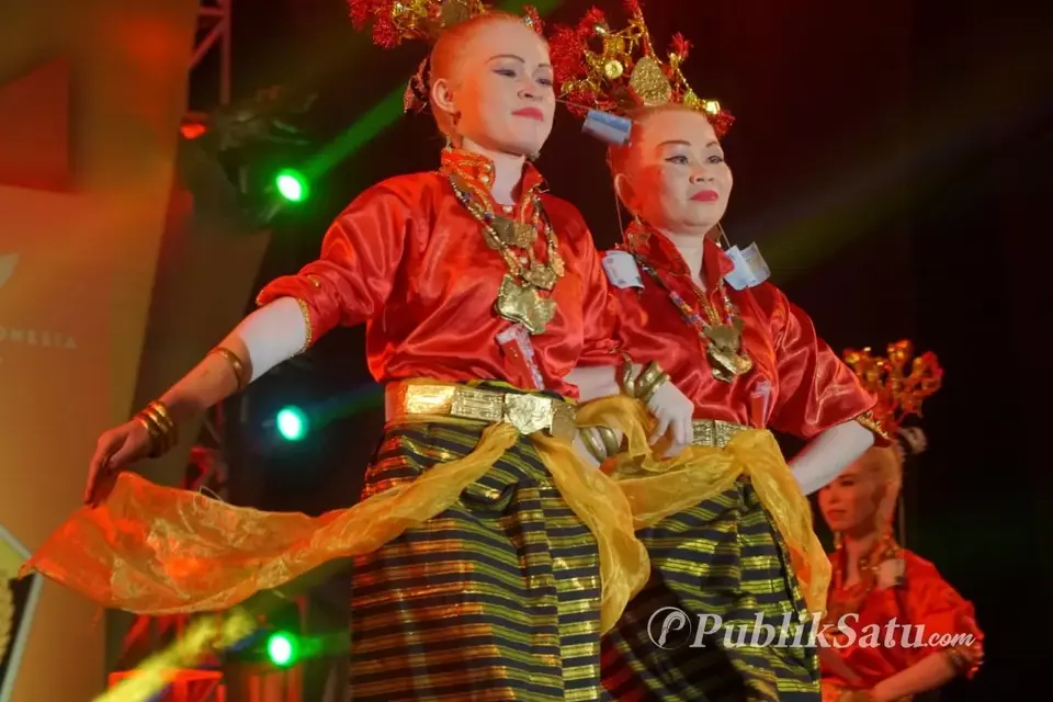 Penari Albino Busel Meriahkan HPS