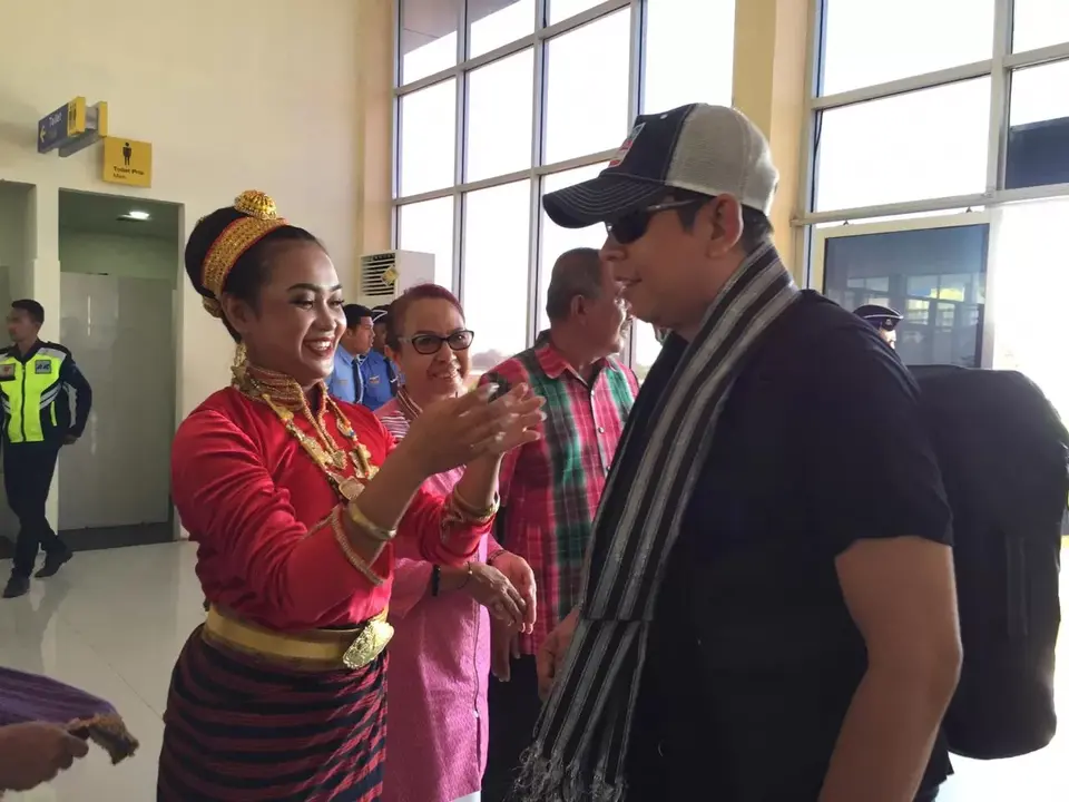 Rombongan Kerajaan Berdatangan, Dijamu Makan Malam di Lapangan Palagimata