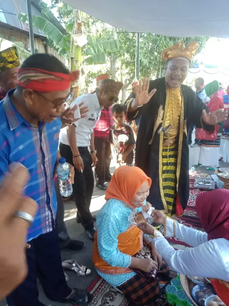 FKMA ASEAN VI Po5, Sultan Buton dan Kadis Pendidikan Kunjungi Stand Sekolah