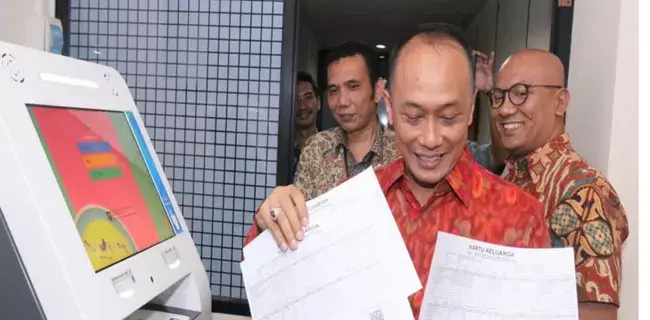 ATM Dukcapil Untuk Cetak e-KTP dan KK, Begini Cara Pakainya