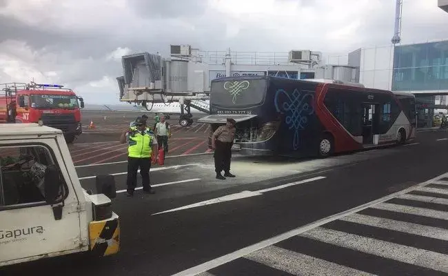 Bus Bandara Ngurah Rai Percikkan Api, Penumpang Sriwijaya Semburat