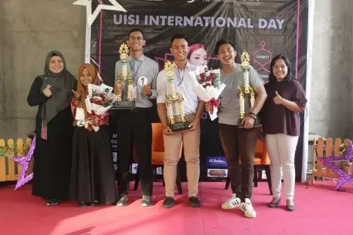 Gelar Speech Competition Hingga Talk Show Bersama Han Yoo Ra
