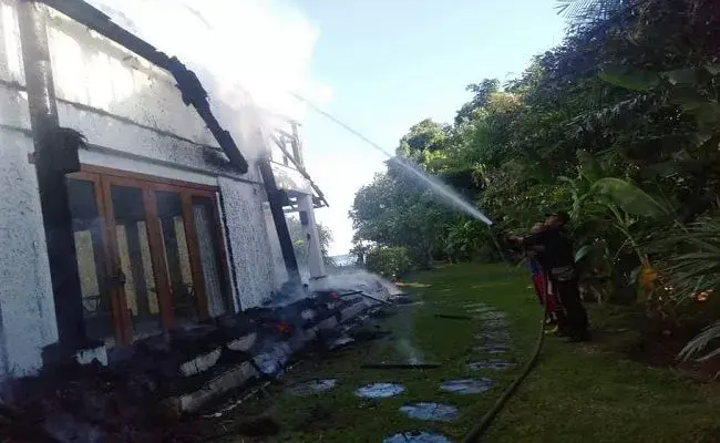 Villa Mewah Milik Pensiunan Pilot Ludes Terbakar