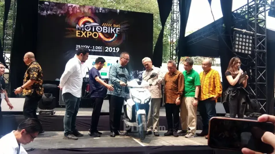 Menperin Agus Dorong Masyarakat Beralih ke Motor Listrik