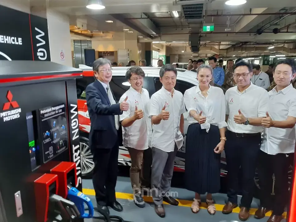 Mitsubishi Outlander PHEV Bisa Dicas di Parkiran Plaza Senayan Hanya dalam 25 Menit