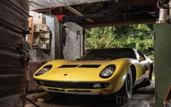 Lamborghini Miura P400 S, Sedan Klasik Harga Selangit