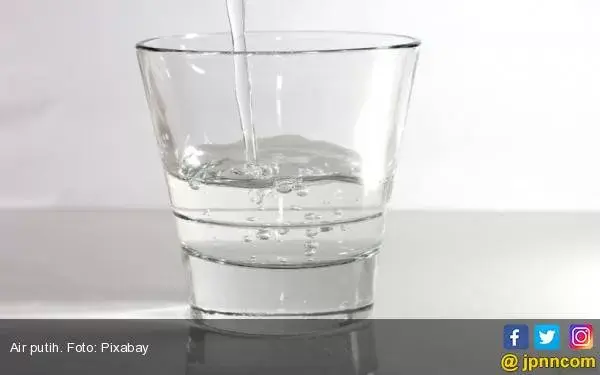 Hindari Minuman Bersoda, Lebih Sehat Minum Air Putih