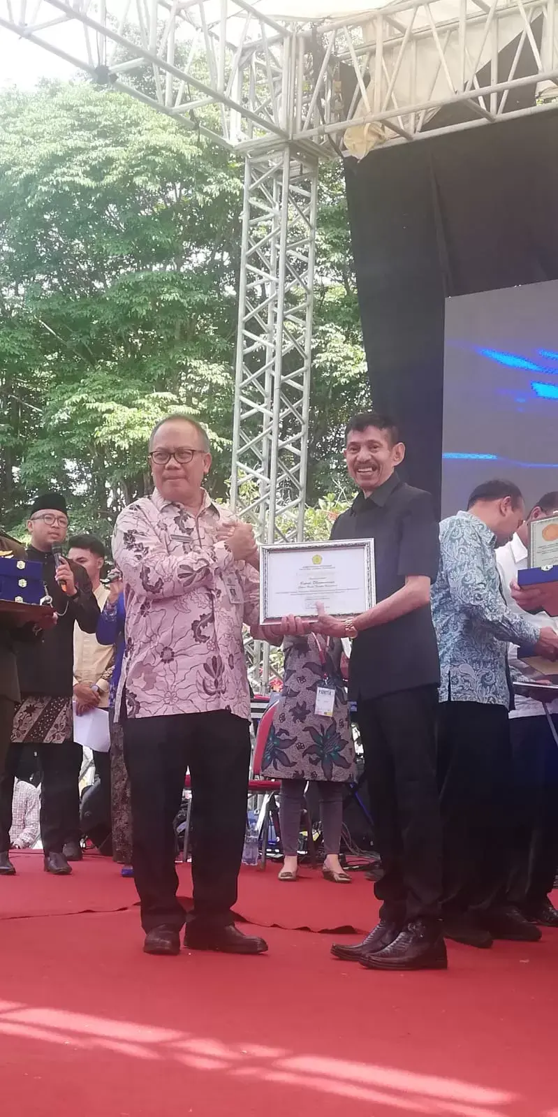 Aktif Dukung Sektor Perkebunan, AS Tamrin Terima Penghargaan Kementan RI