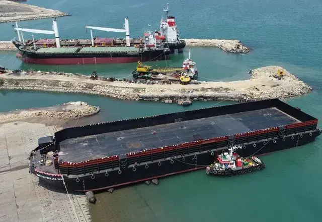 DPL Pamerkan Kapal Tongkang Perdana Produksi Sendiri