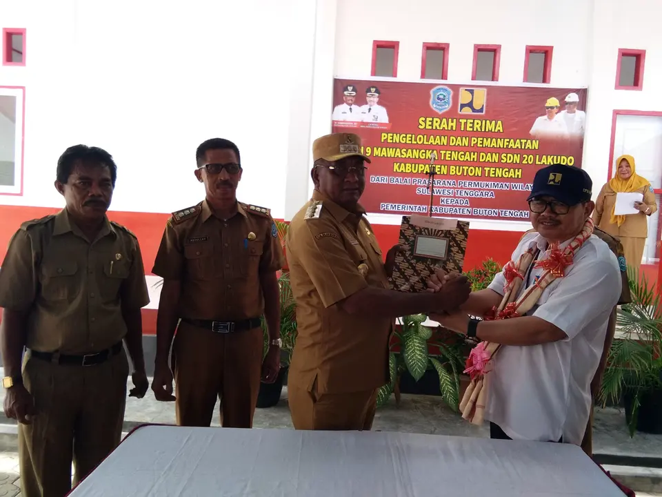 Pemkab Buteng Terima Pengelolaan dan Pemanfaatan Dua SDN dari Kementerian PUPR