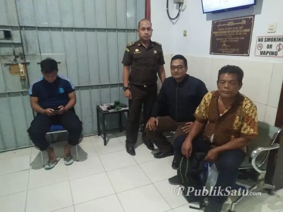 Diduga Korupsi DD, Mantan Kades Ghonsume Ditahan