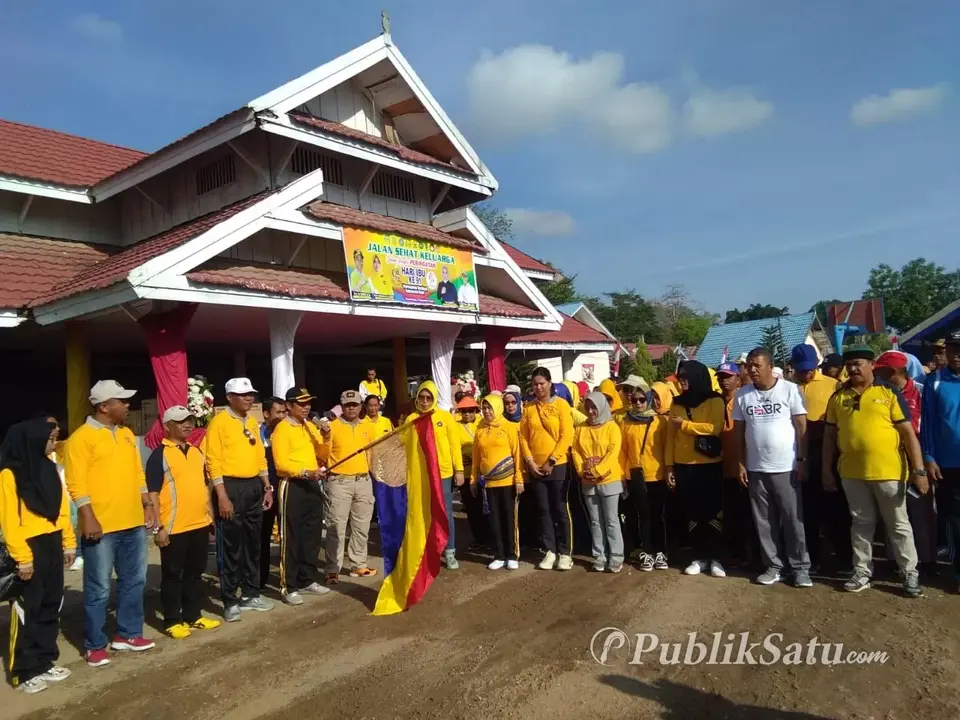 Jalan Santai Berhadiah Meriahkan Hari Ibu di Buton