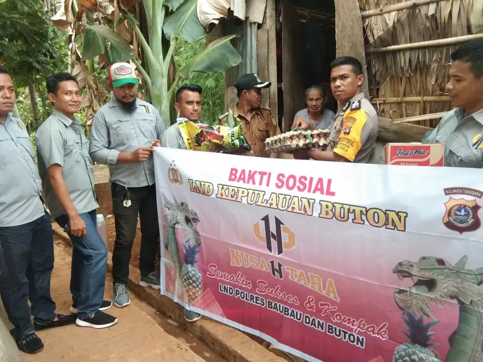LND Kepton Polda Sultra Beri Sembako untuk Lansia di Buton