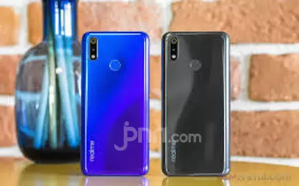 Realme Kembangkan Teknologi Pengisian Daya Cepat untuk Menyaingi Oppo