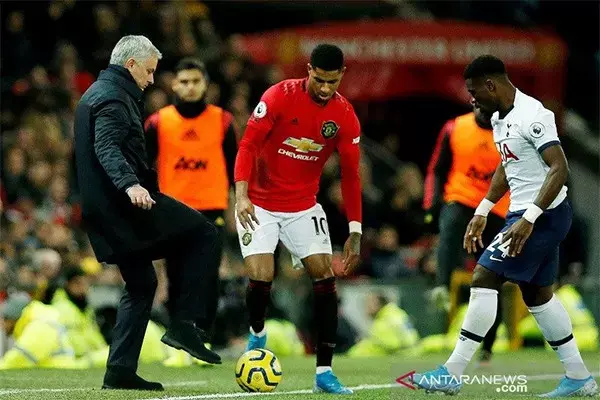 Manchester United Beri Kekalahan Pertama Buat Jose Mourinho