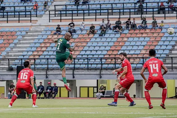 Persebaya Kalahkan Badak Lampung, Kemenangan untuk Bonek