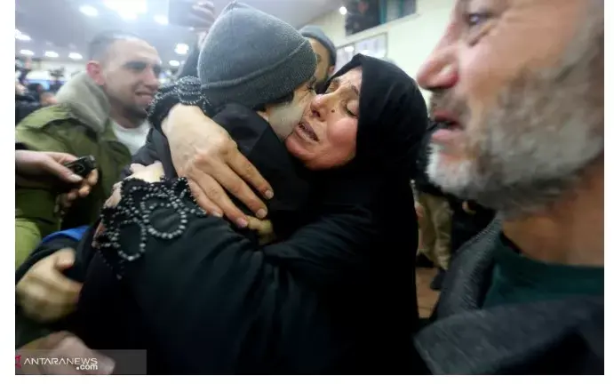 Kisah Mengharukan: Berpisah 20 Tahun, Ibu dan Anak Palestina Bertemu di Mesir