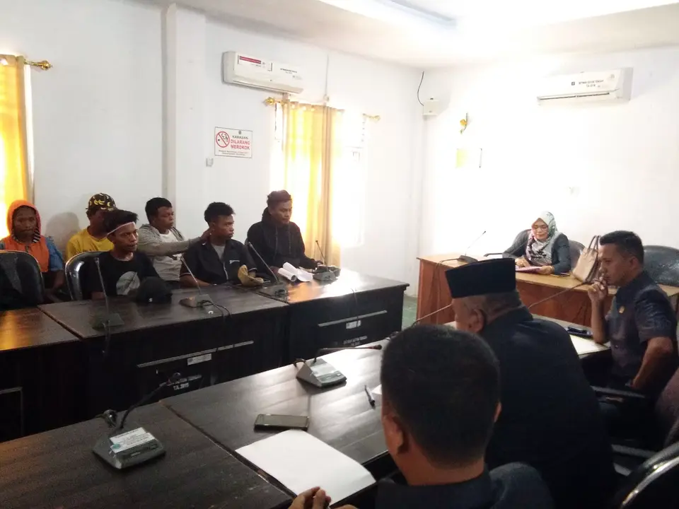 Ganti Perangkat Desa Secara Massal, Kades Lowu-Lowu Diadukan ke DPRD Buteng