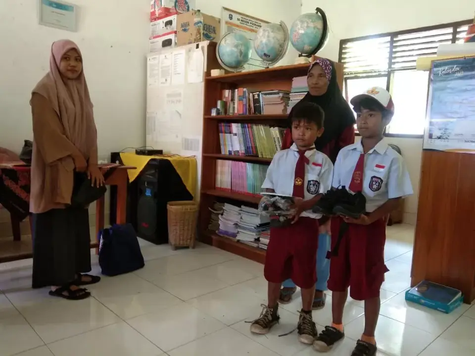 Hipmawangi Kendari Bantu 11 Siswa SD