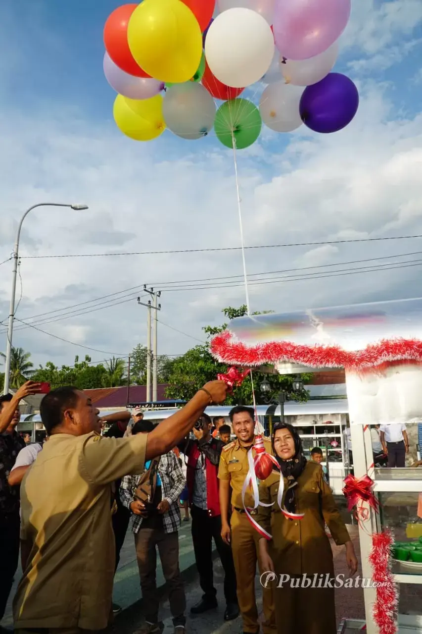 Rangsang Pertumbuhan Ekonomi Mikro, Pemkab Busel Launching 35 Gerobak Jualan